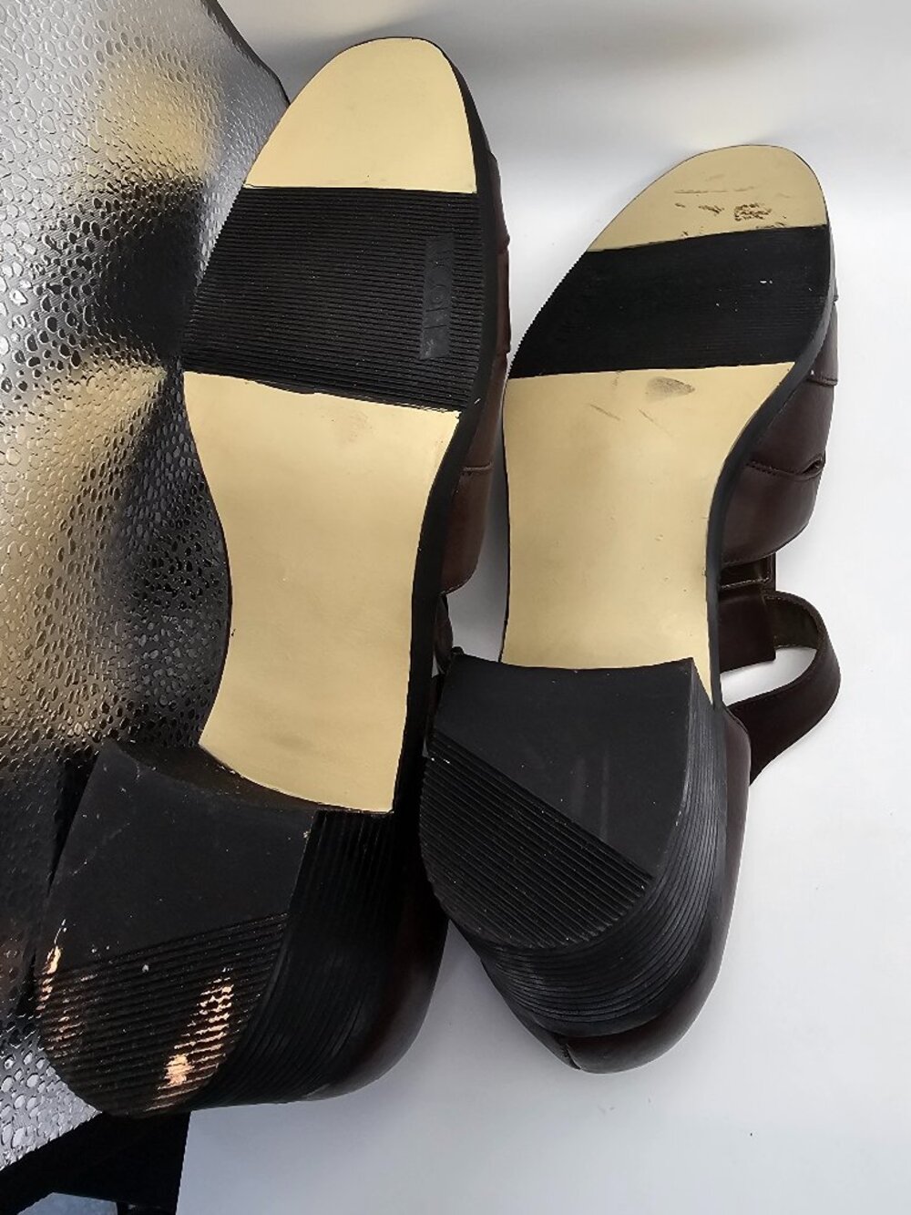 Nicole “Jillian” Dark Brown Leather T‑Strap Woven Pumps – Size 8M, Vintage - Picture 8 of 8
